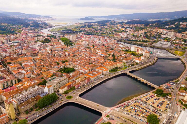 instantánea aérea de la ciudad de Pontevedra en Galicia